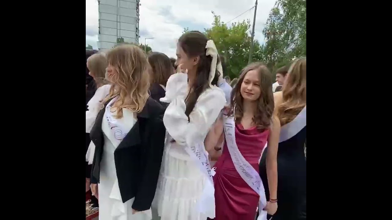 Урочисте вручення документів про повну загальну середню освіту — 2025! - Ліцей №30 ЕКОНАД