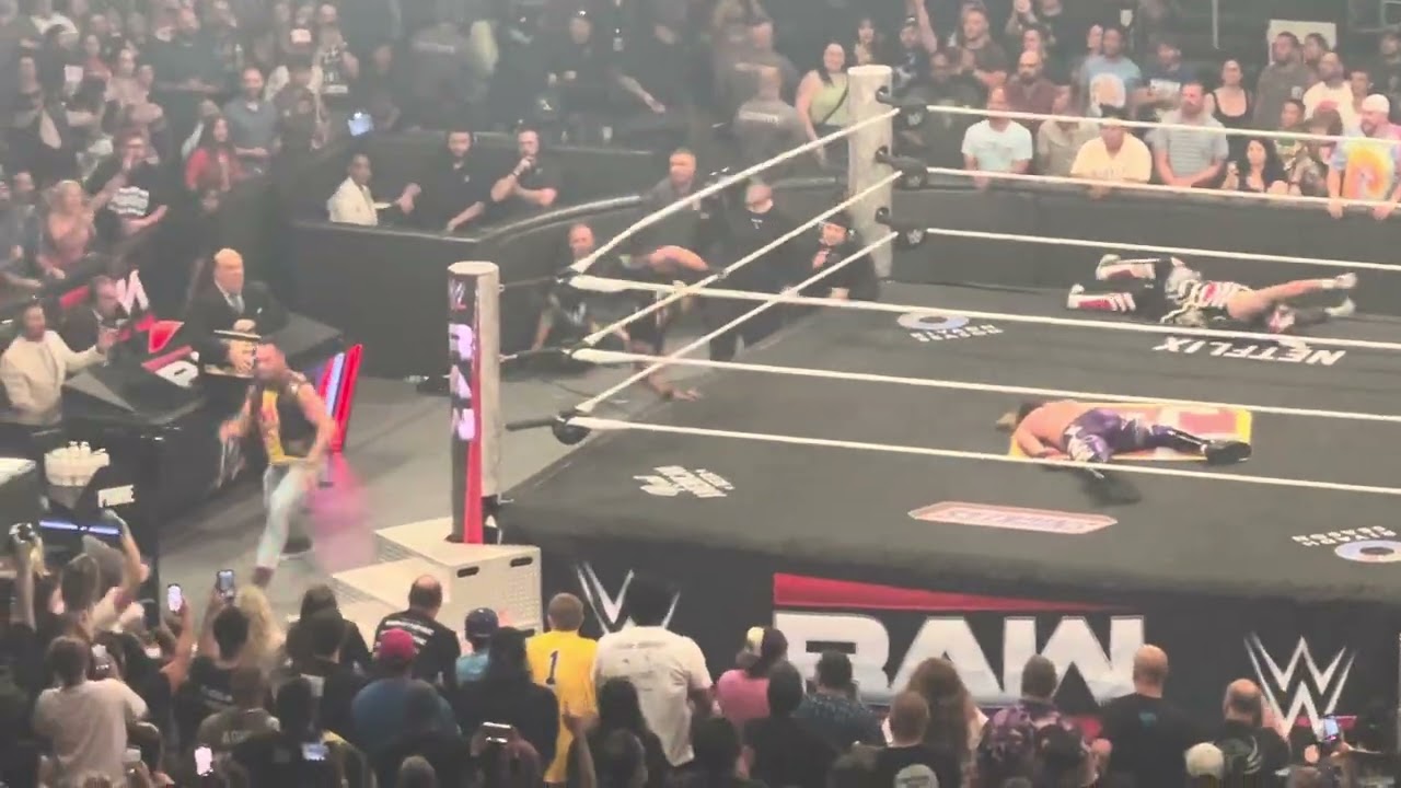 Finish of Penta vs Seth Rollins + LA Knight hits a BFT on Rollins live - Monday Night Raw 07/07/2025