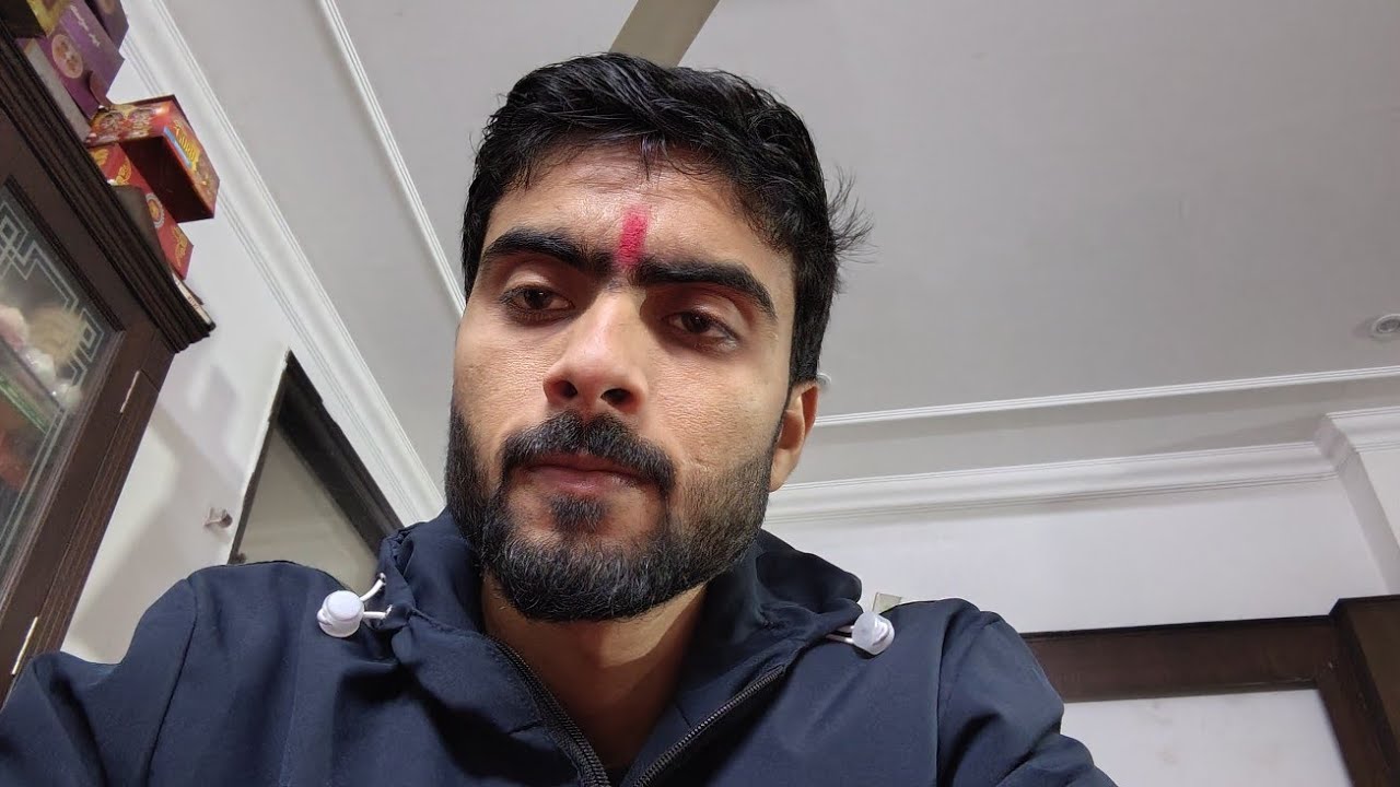 Metro ka safar achhe log Aaj ka din vibes se bhara हुआ