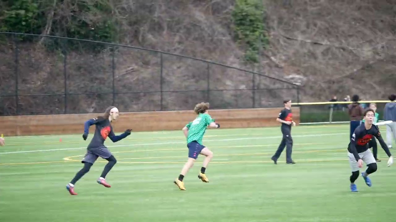 Highlights from Jasper's 2025 winter ultimate frsibsee season