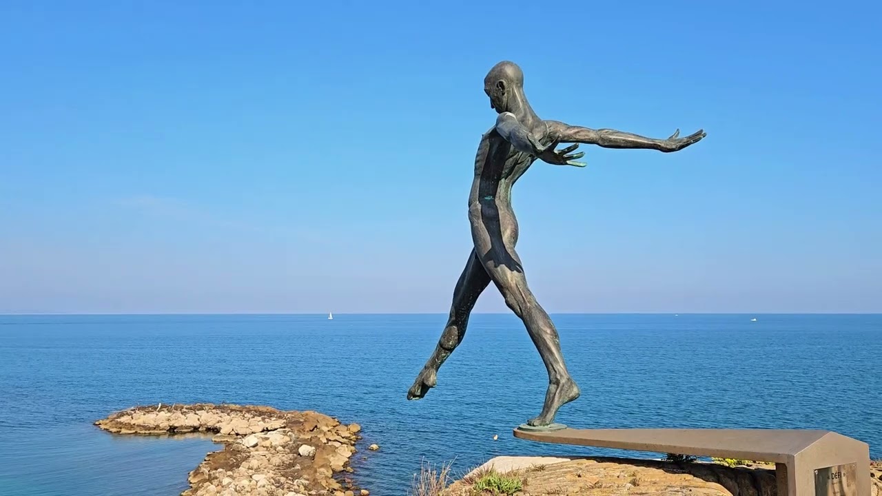 Amazing trip from Nice to Antibes Beautiful views on the promenade and in the port, bright colors 4K