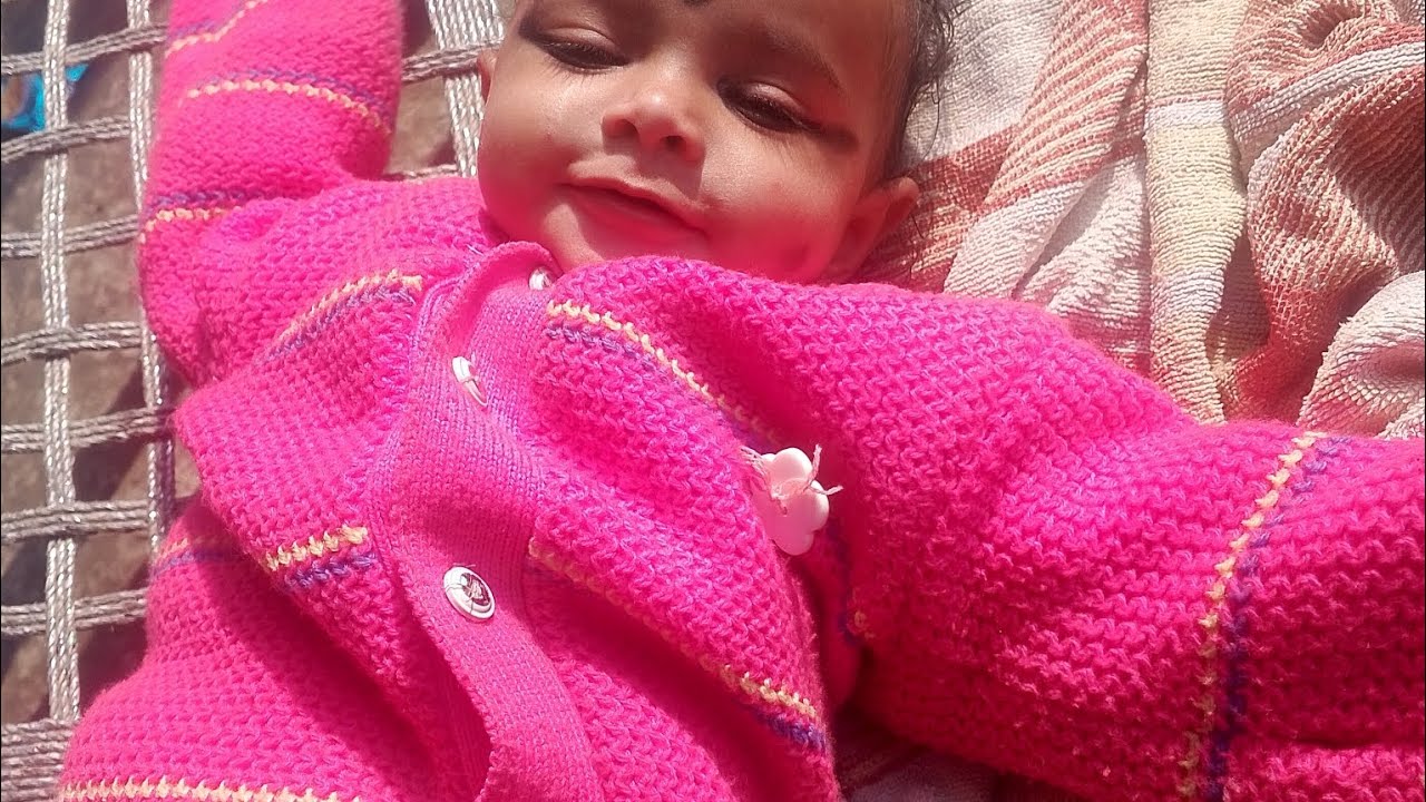 बेटा दोनों भाई बहन खेल रही है