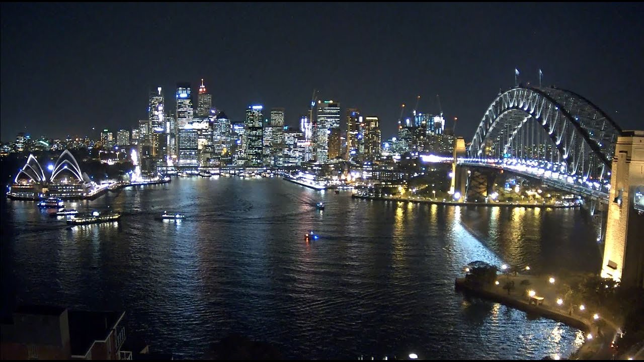 Wow!  Near collision of two ferries Sydney Harbour 19.08.15 - see Description below