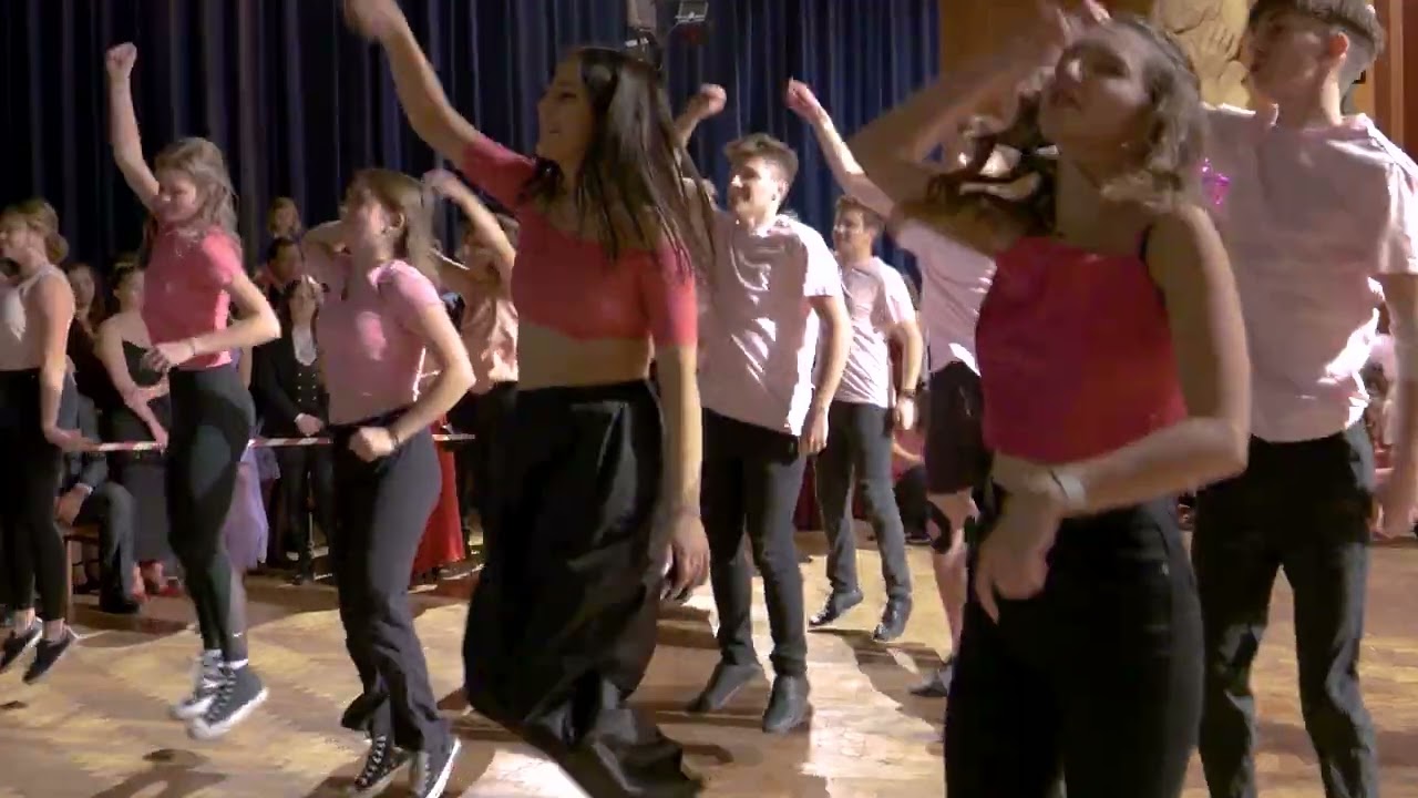 Předtančení - BARBIE maturitní ples Gymnázia Ústí nad Orlicí - 4.A a 8.B - 2024