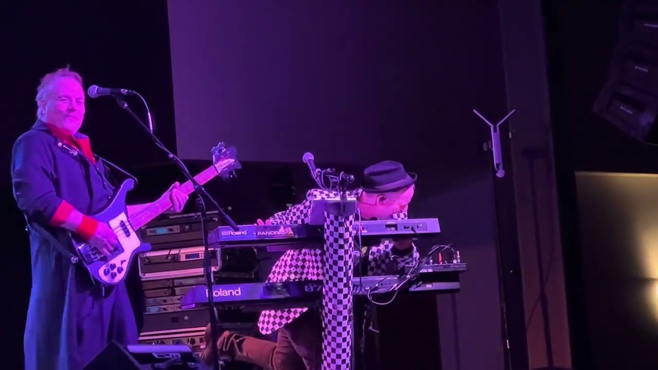 Bye Bye Love by @panorama-cars-tribute #carstributeband #70smusic