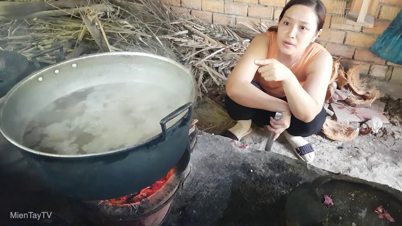 NẤU HỦ TIẾU HO&Agrave;NH TH&Aacute;NH ĂN CUỐI TUẦN | MienTayTV