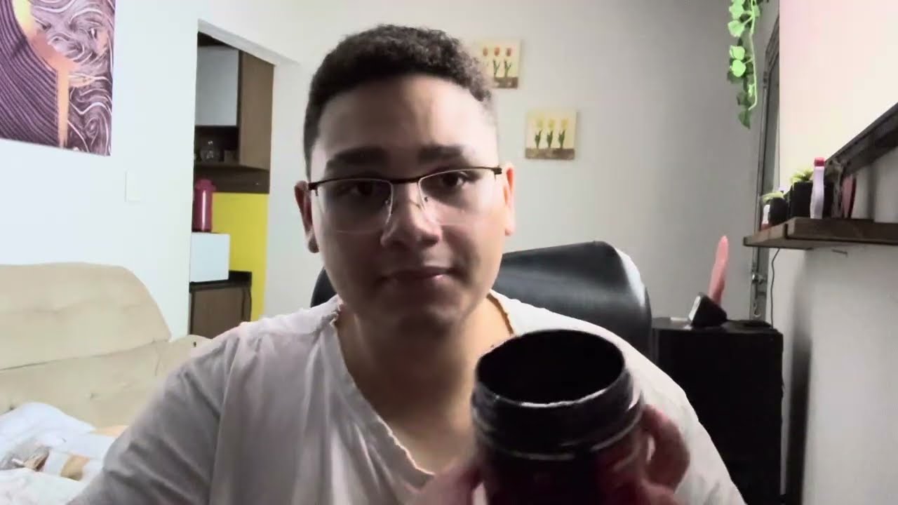 MEU PRIMEIRO VÍDEO DE ASMR ! 😴💤