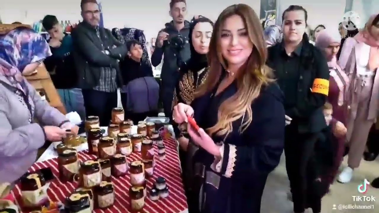 ضيفة شرف في افتتاح معرض في مدينة تطوان ،(مرتيل)الفنانة القديرة   امال صقر