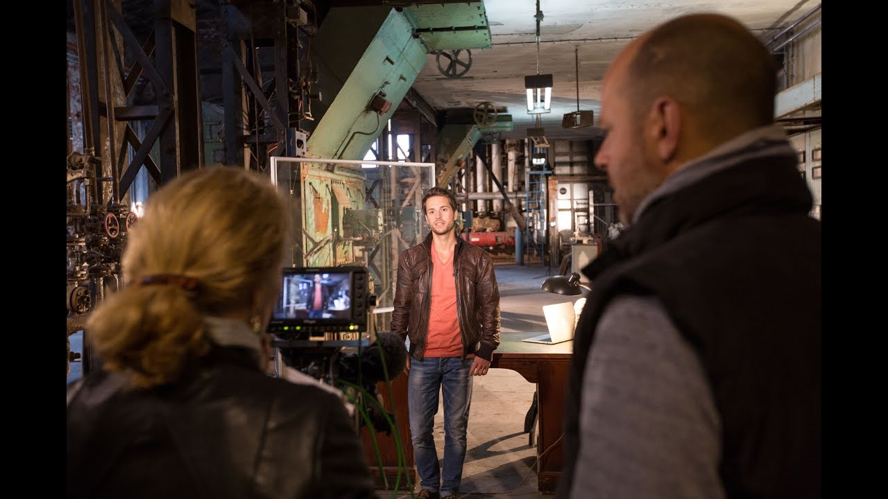 Mirko Drotschmann zeigt das Set von MDR ZEITREISE