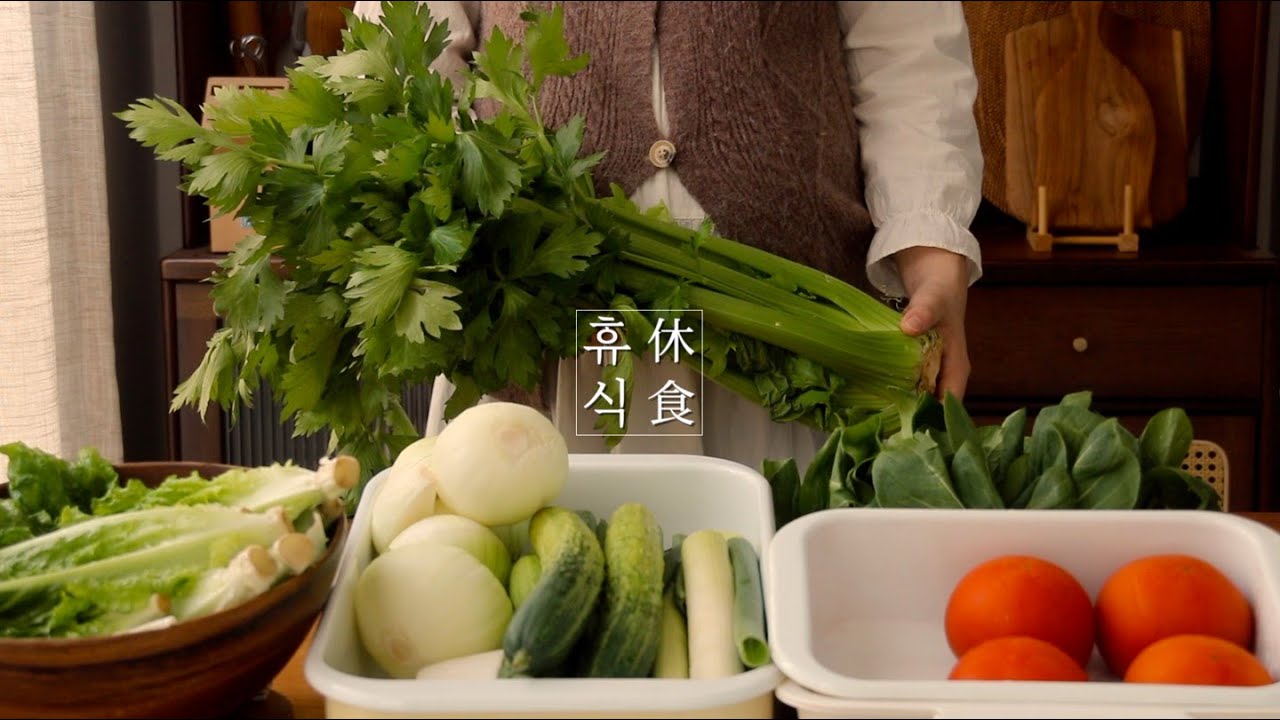 Приготовить 3 корейских закусок - холодный суп из огурцов, тушеное мясо и грибы