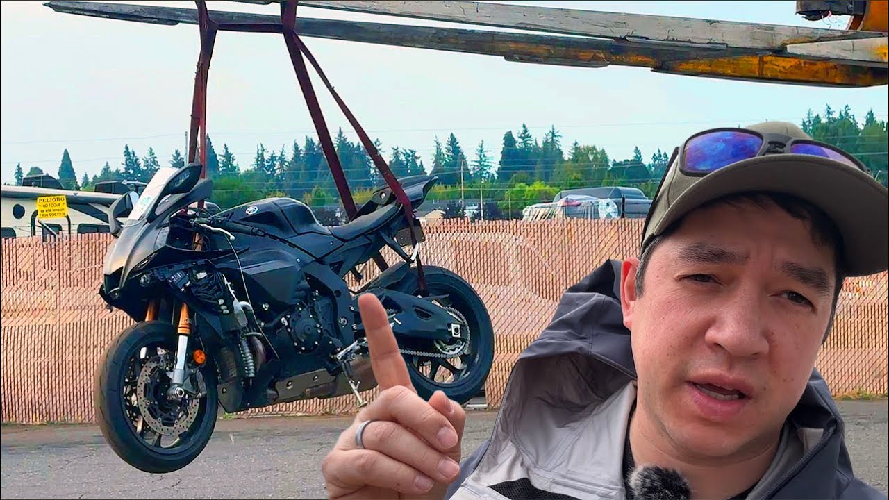 Я купил разбитую Yamaha R1 25-го года, а затем выехал на ней на трассу (что могло пойти не так)