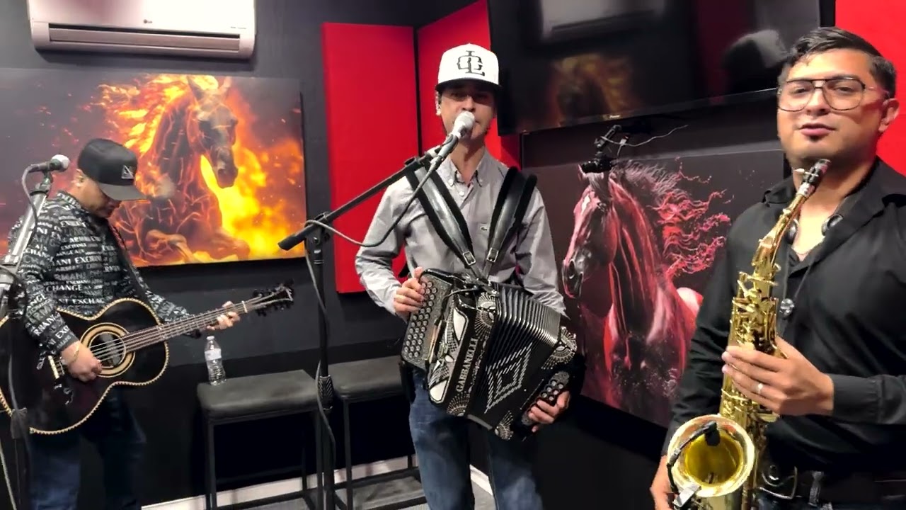 Los Tremendos León. Popurrí de Laberinto -  Sesión En Vivo