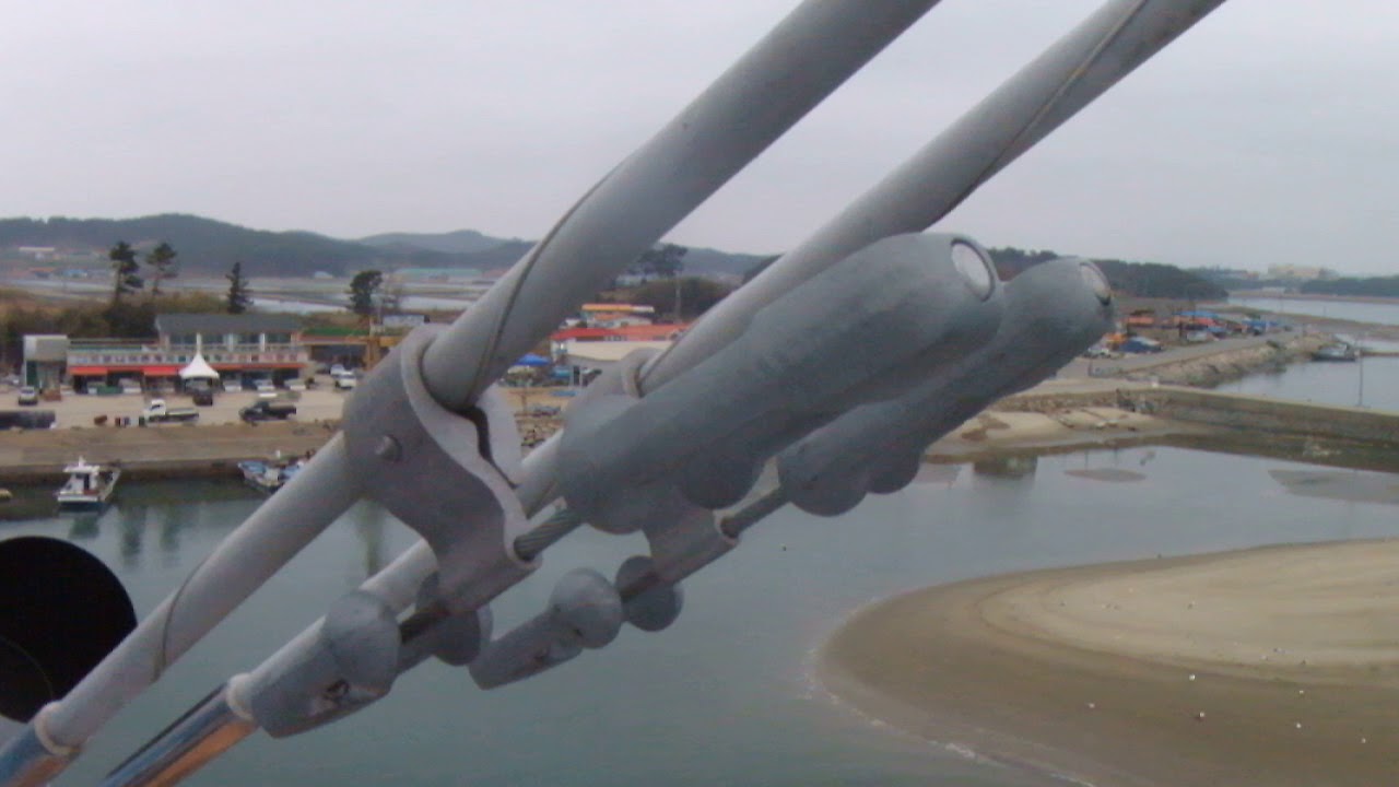 (티이솔루션) High Frequency Stockbridge Damper for Cabled Stayed footbridge in Action