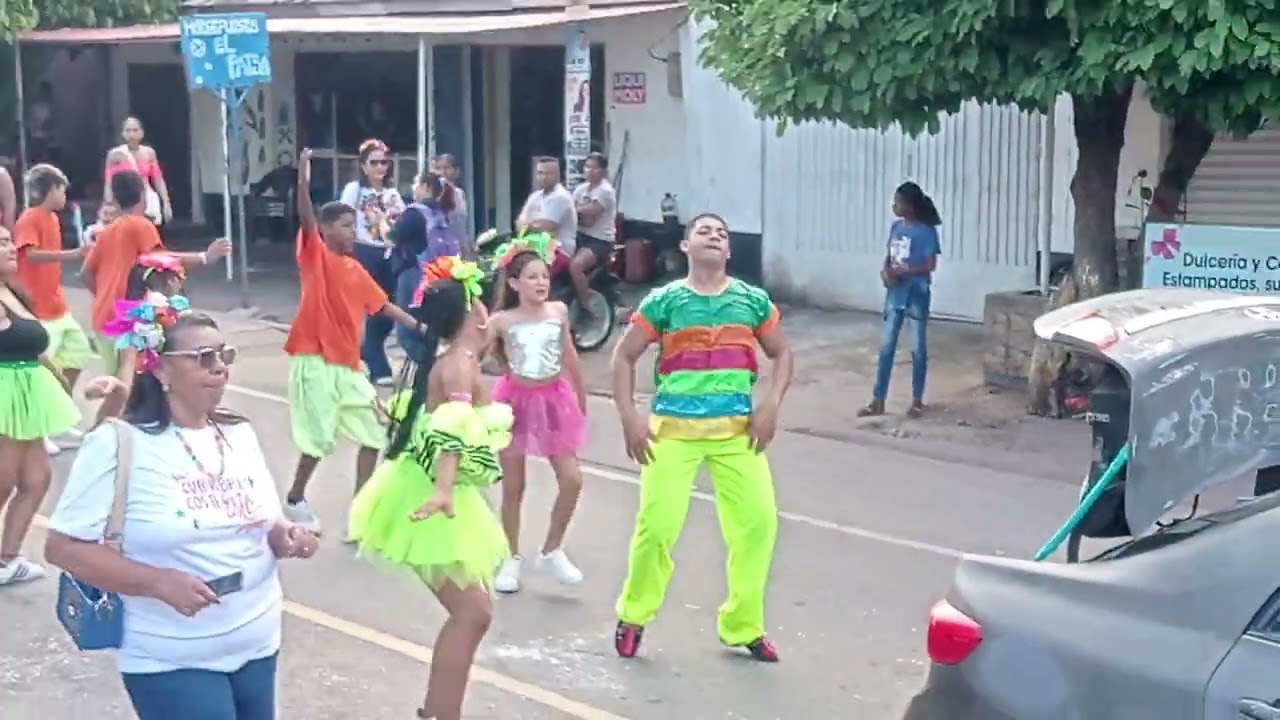 Desfile infantil del municipio de Villanueva Guajira 