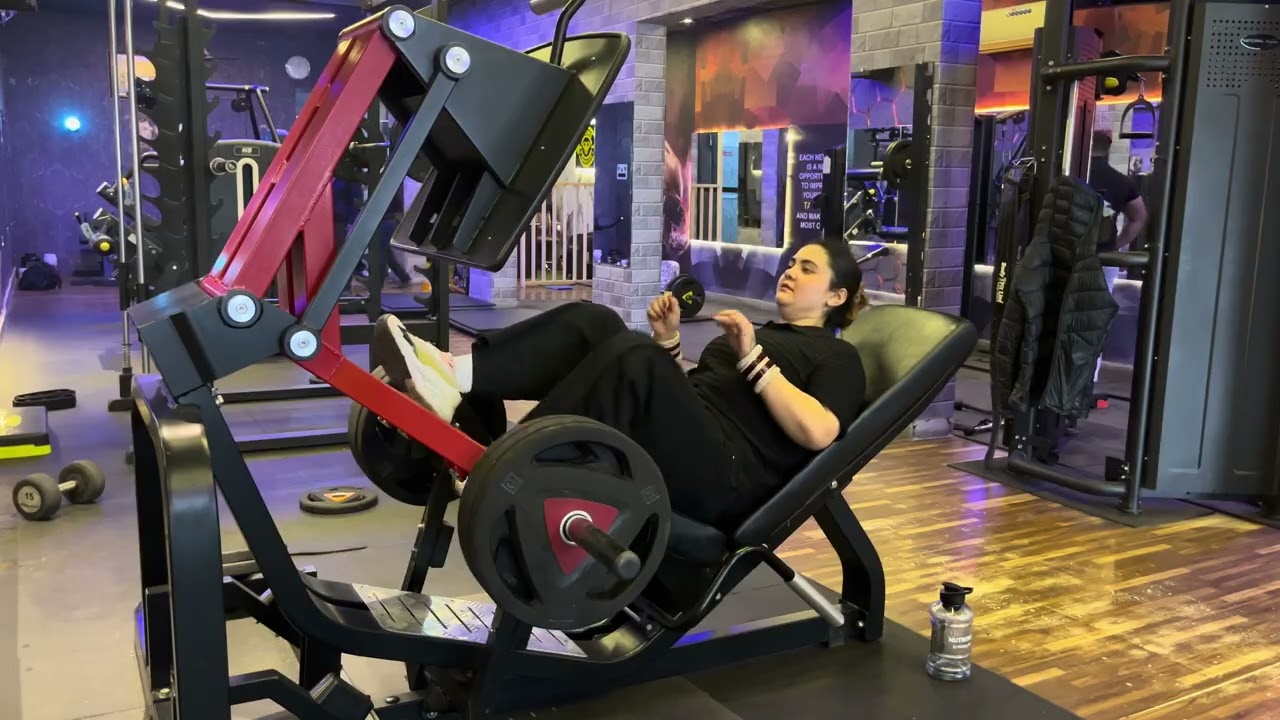 Ajj gym Jane ka dil nhi kr raha hai or barish bhi ho rhi hai 😅😅🤪😜