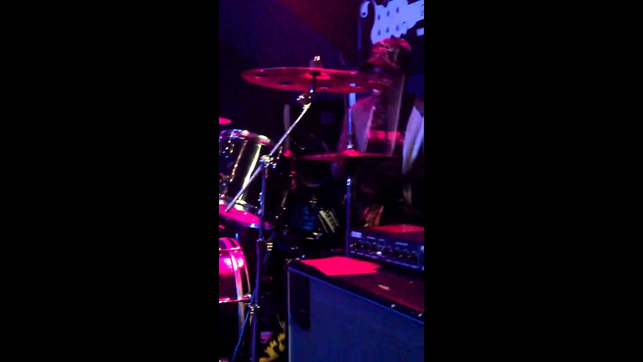 Joey Stix (A.R.F.) playing Hold On @ Legendary Dob