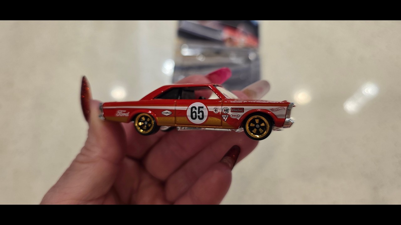 Распаковка и демонстрация модели Hot Wheels Vintage Racing Club Grand Prix '65 Ford Galaxie!