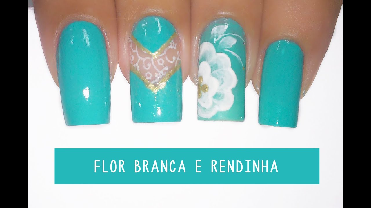 Unhas Decoradas com Flor Branca e rendinha