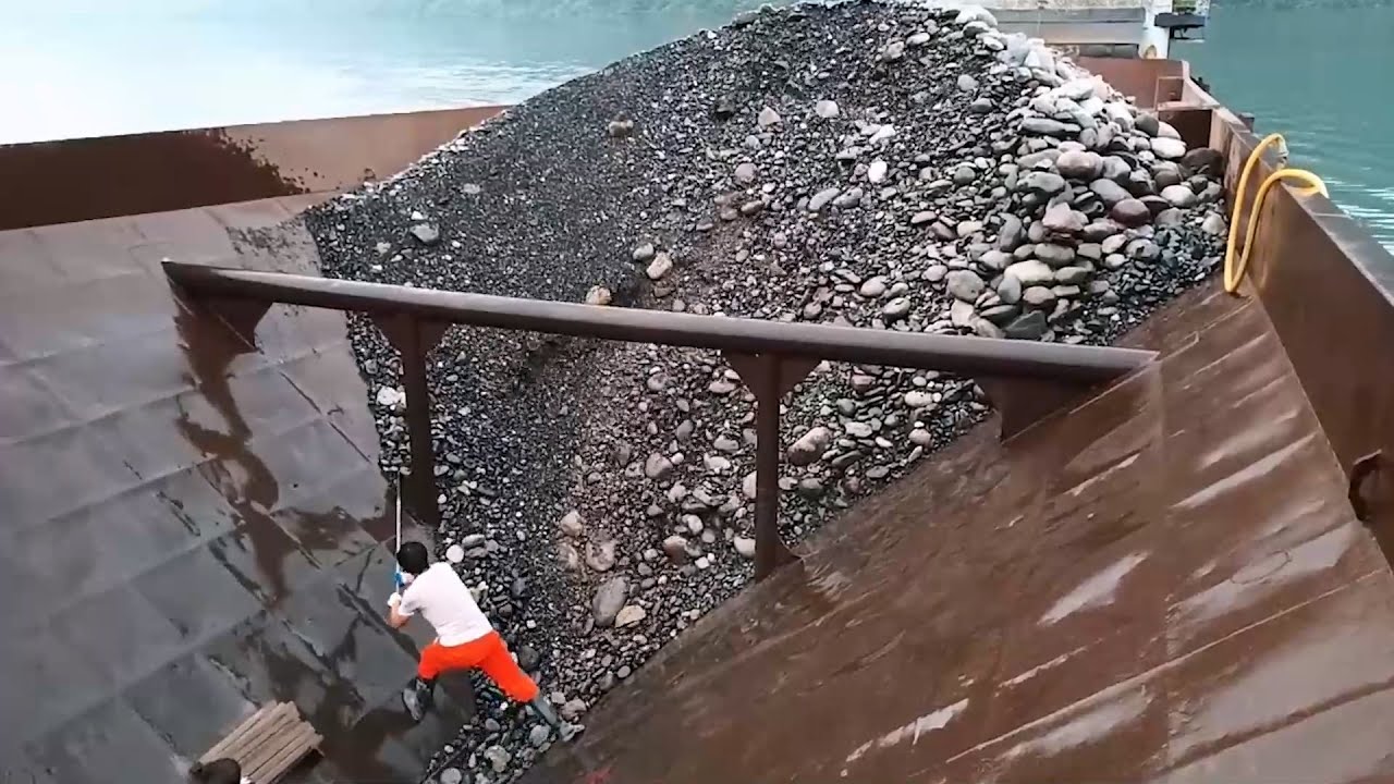 Barge unloading | Satisfying video