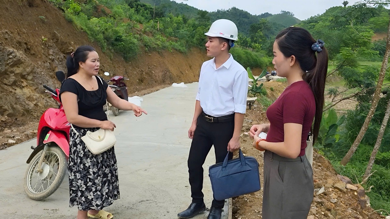 Van boasted to Nhat and Mui about finding a better job, but they weren't interested.