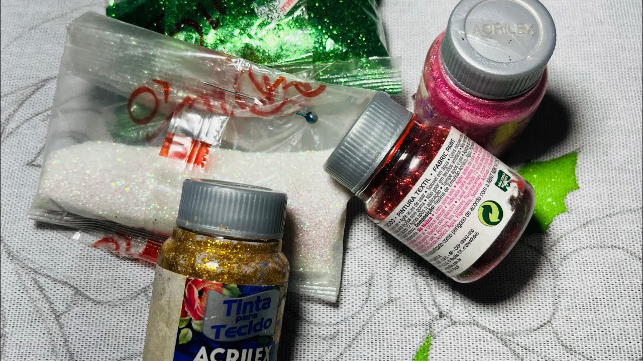 Como preparar tinta com glíter para pintar tecido.