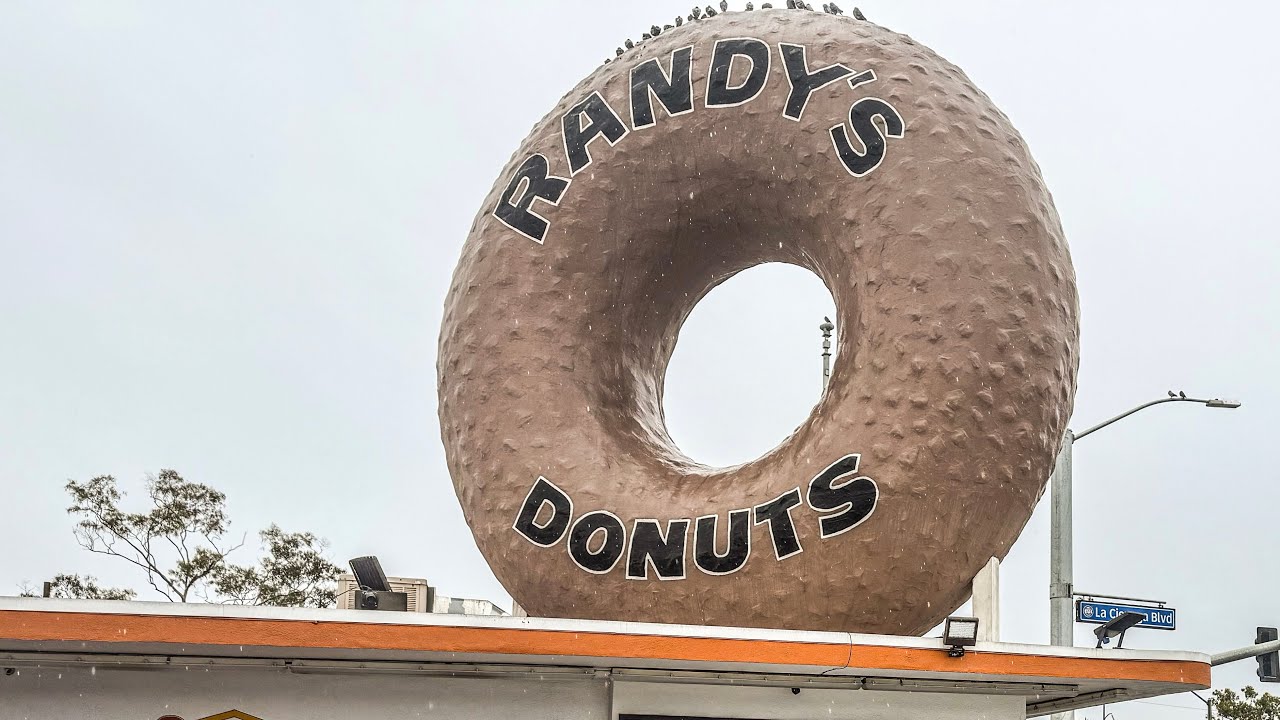 🔥LA’s Most Famous Donut! Randy’s Bonus Bite Review 🍩
