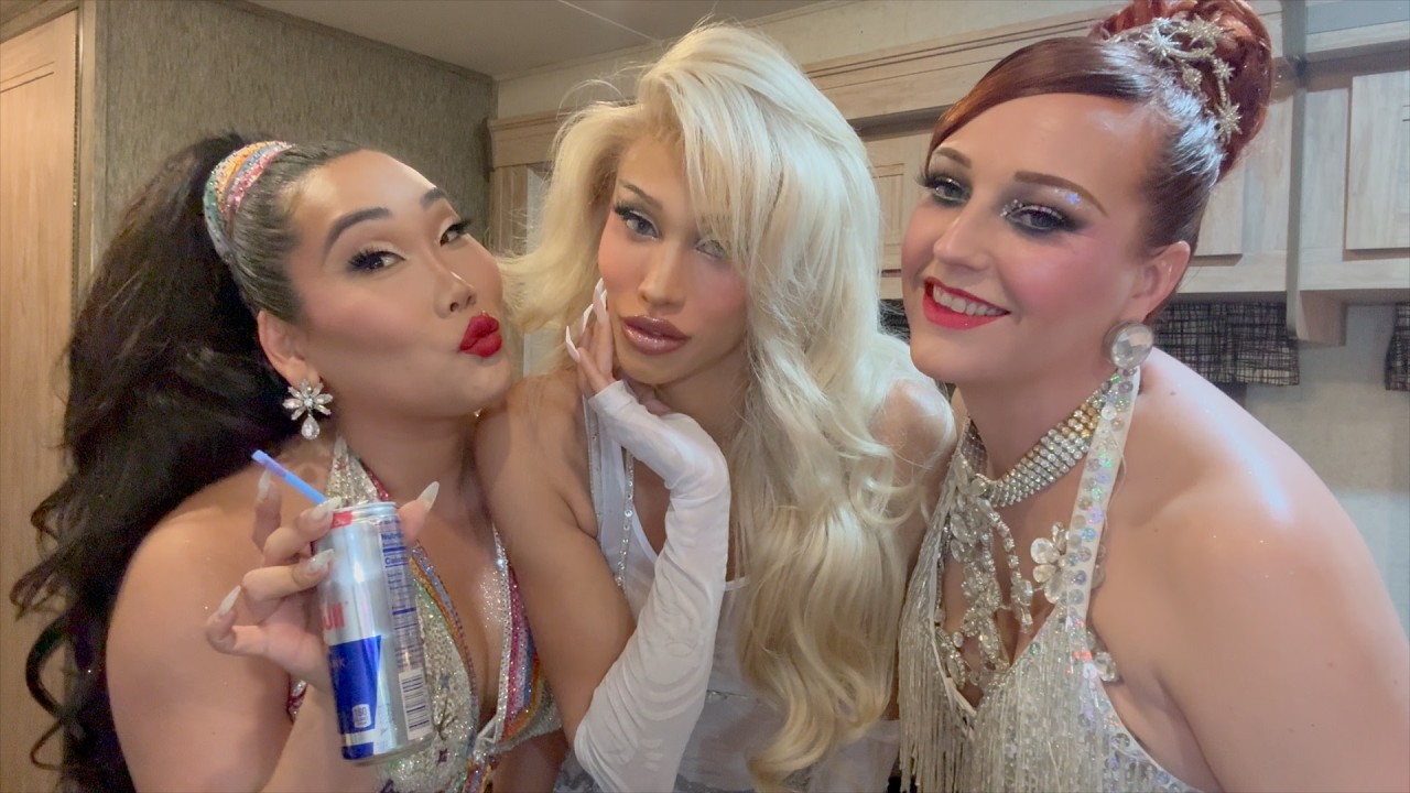 New Years in Alaska ❄️ Gia Gunn, @LaganjaEstranja  & @TheKerriColby  💜