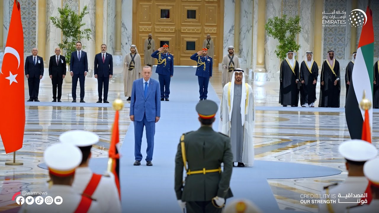 جرت له مراسم استقبال رسمية  رئيس الدولة يستقبل الرئيس التركي