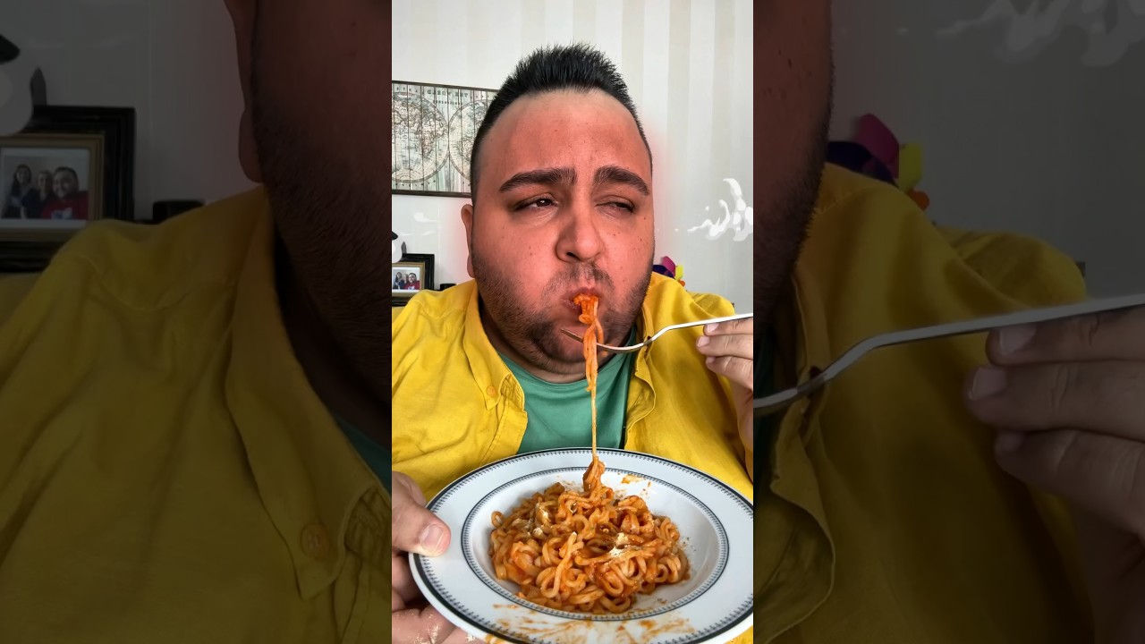 D&Uuml;NYANIN EN ACI NOODLELARINI YİYORUZ! #shorts