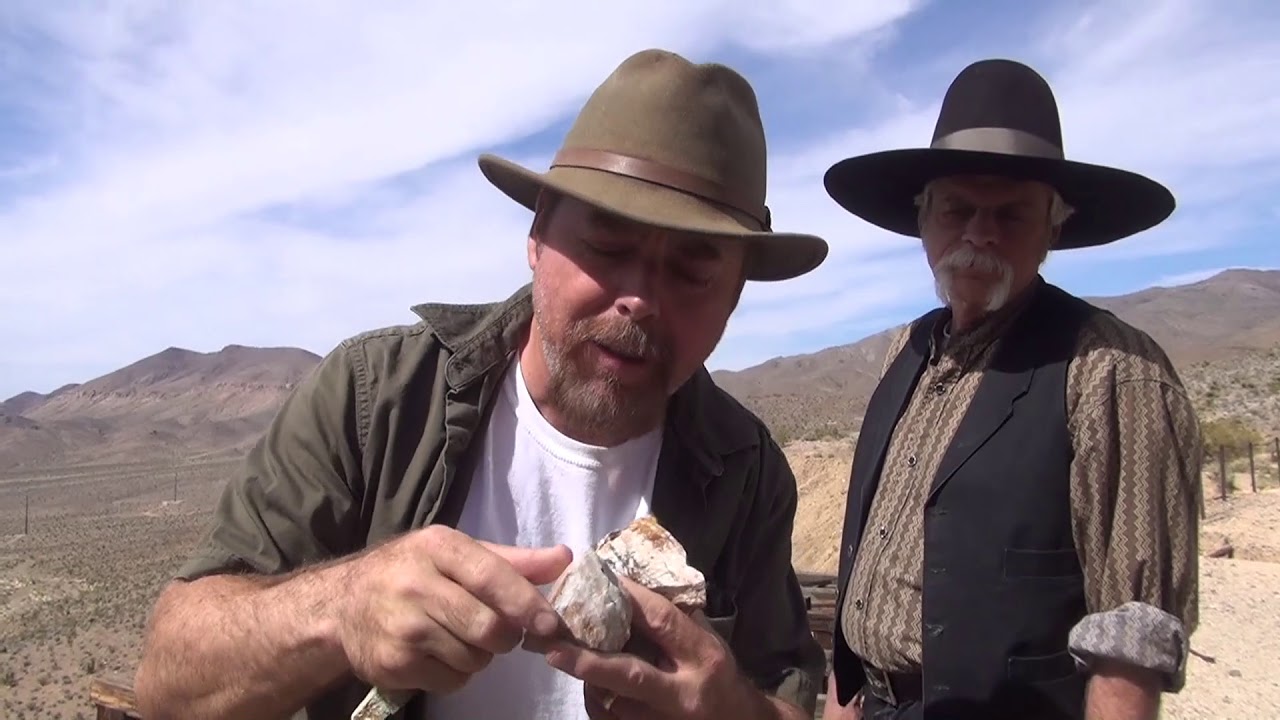 How To Find Gold in Rocks.  Johnnie Mine. ask Jeff Williams