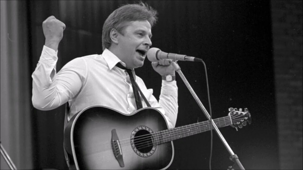 Ivo Linna ja Rock Hotell - Valges kitlis näitsik