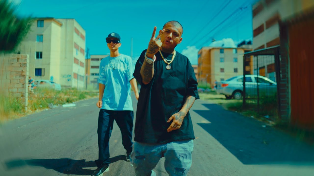 @ElReghosg  X @EmeSenick - Me Miran Diferente (Video Oficial)