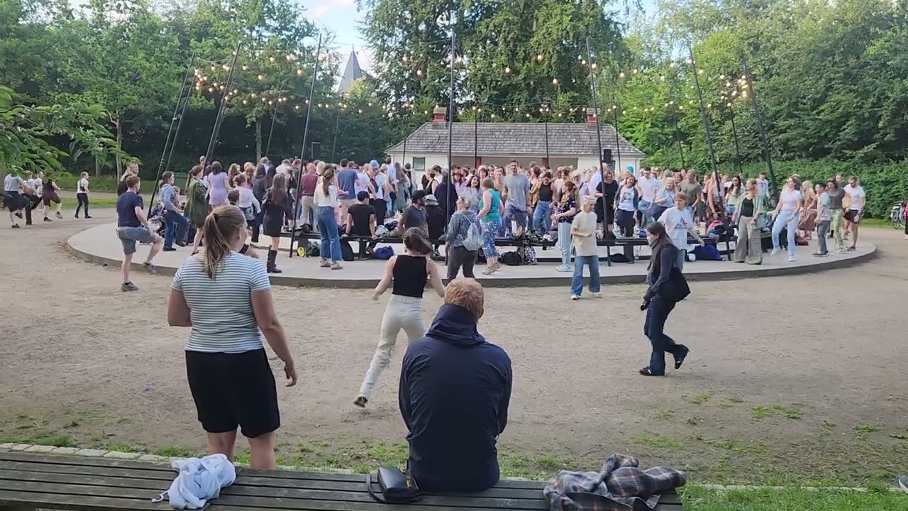 Sommerdans i Fælledparken - Støvledans - 2024 07 15 19 39 38