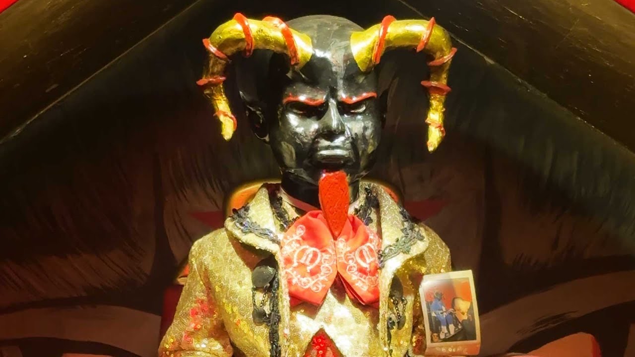 &iquest;El Santo Negro es el m&aacute;s poderoso en M&eacute;xico?  @DulceGipsy