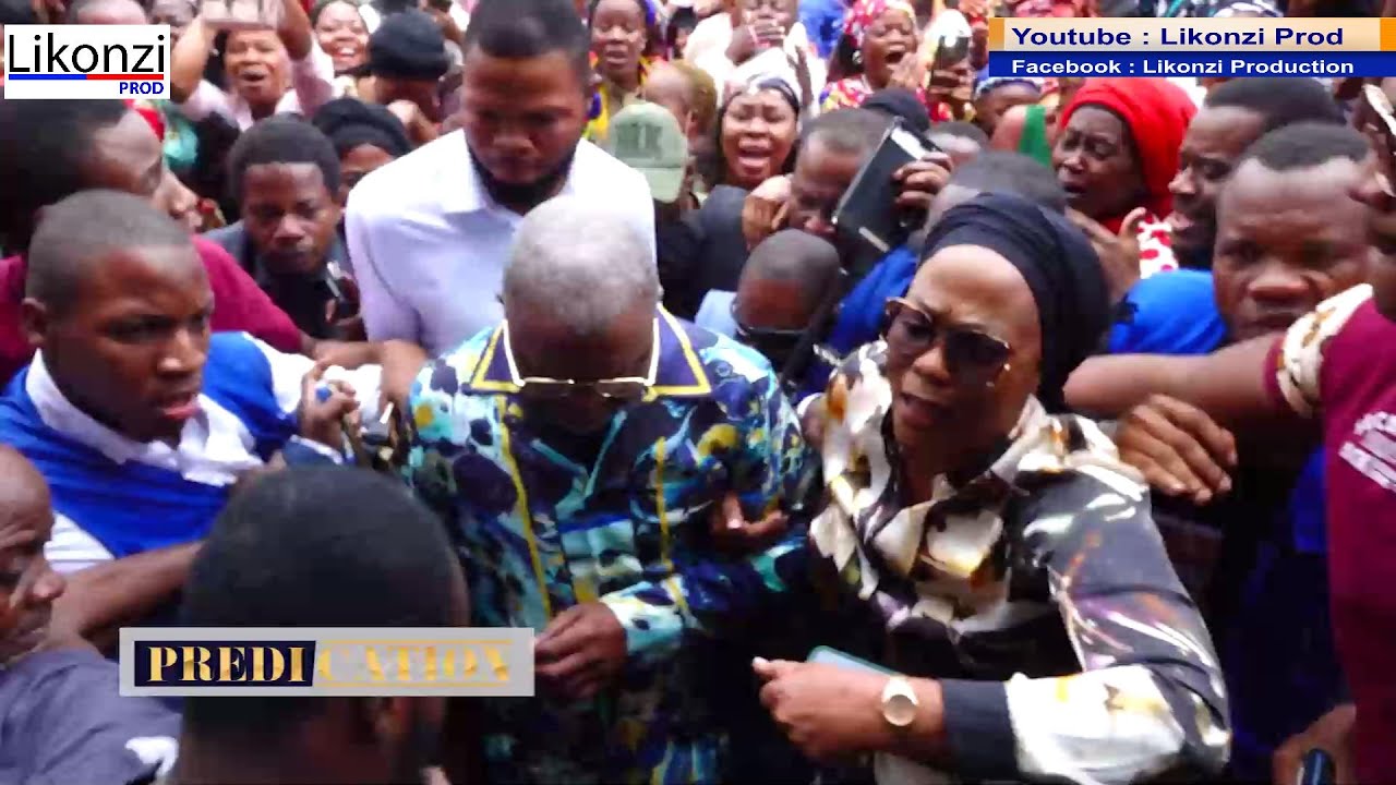 Arrêt sur image!! Rentrée triomphale du Past. François Mutombo à Kalembelembe72 après son retour...