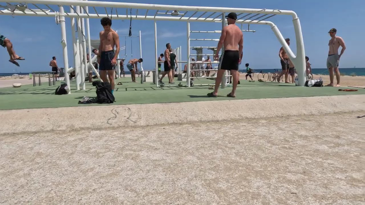Benidorm's Coastal Charm: A 4K Beachfront Stroll | Espa&ntilde;a's Best 2024