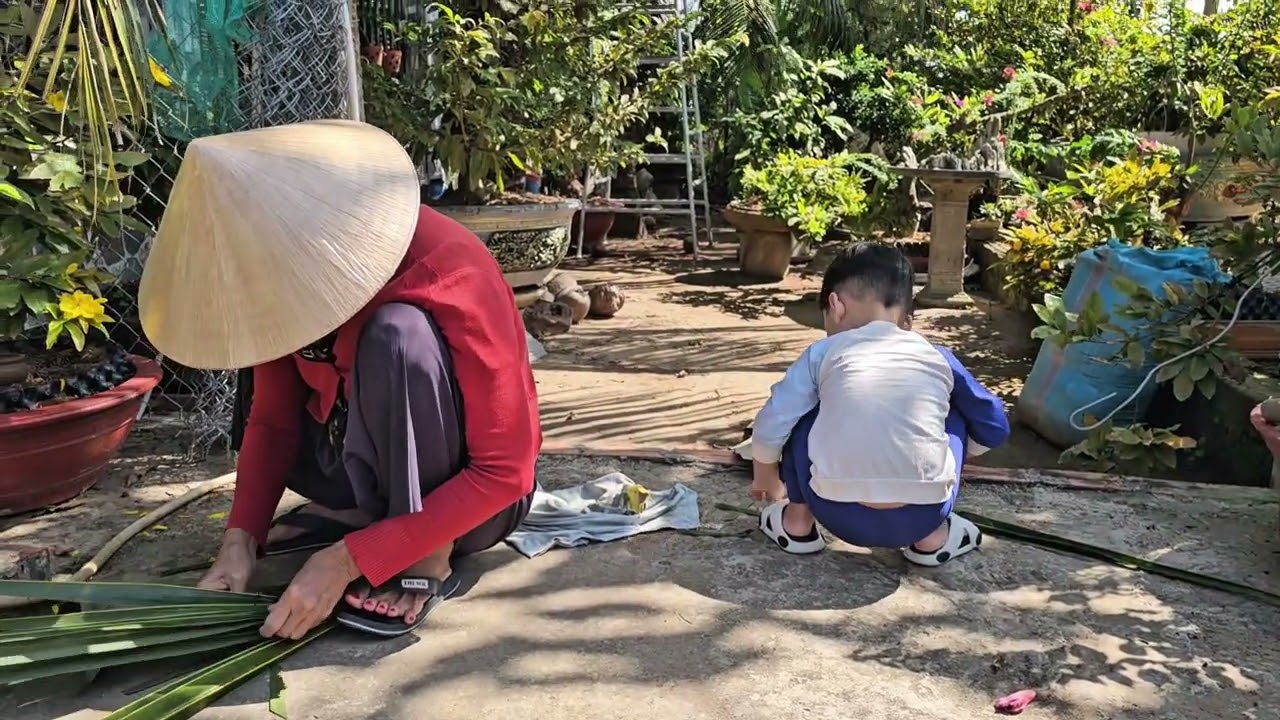 Một tiếng bện lá dừa làm cây đập ruồi và cái kết....