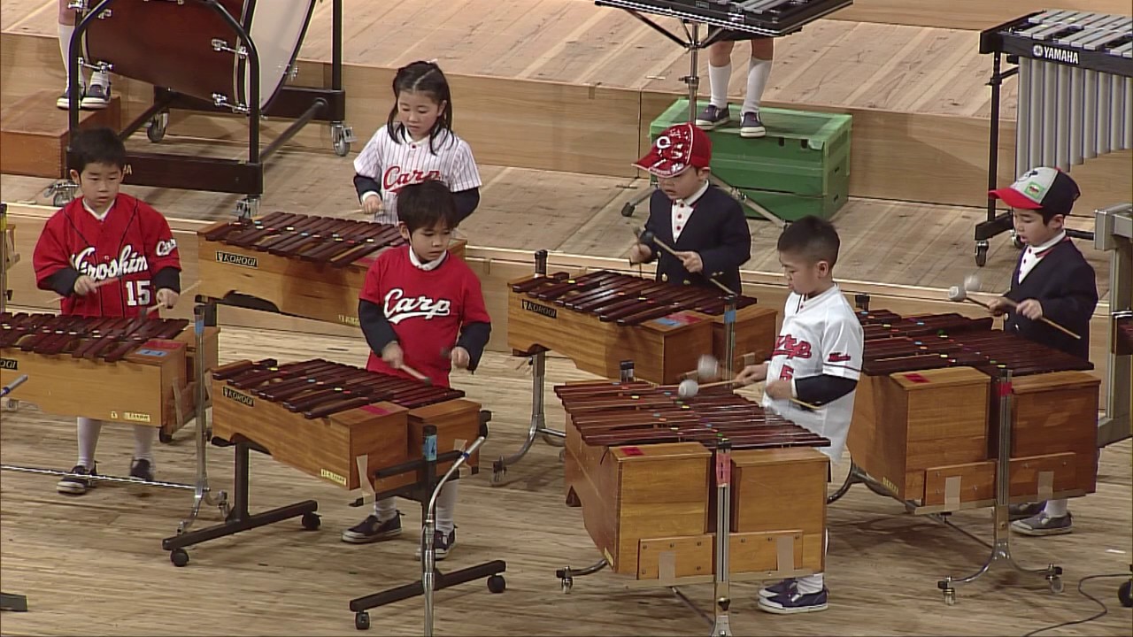 【りゅうせん幼稚園】第40回 おわかれ演奏会／器楽合奏　特別ステージ　年長　「勝て勝てカープ（ファンファーレ）」「それ行けカープ」