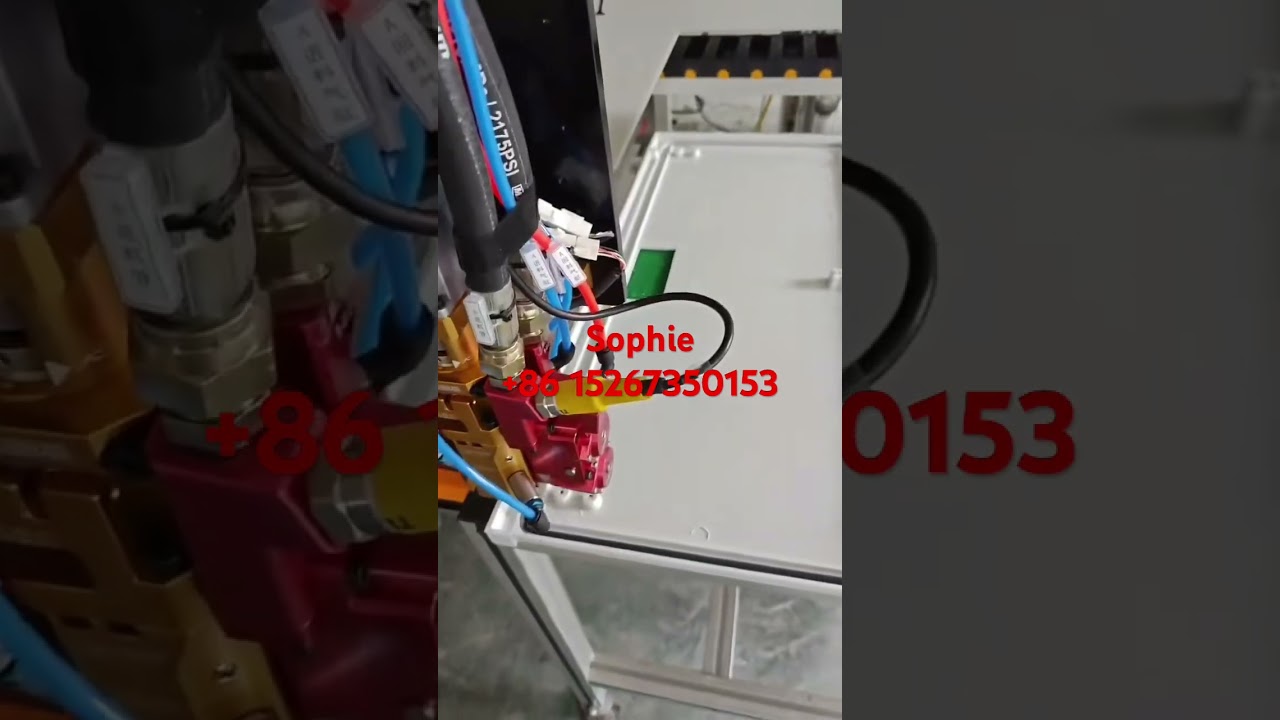 Intelligent PU foam dispensing machine, accurately seal the door panel of the distribution cabinet