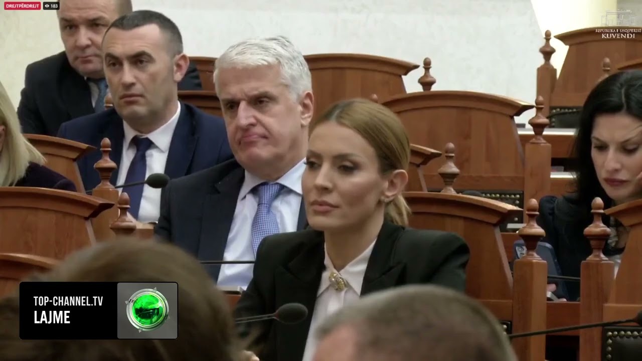 Top Channel/ Noka godet me shishe uji Ballën, ndërhyn Garda, momenti kur rrethohet nga Garda