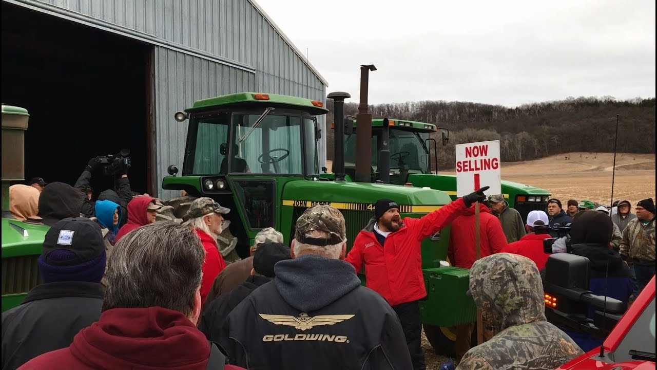 Тракторы John Deere 4440, 8400 и 4020 с небольшим пробегом проданы сегодня на аукционе в Лейк-Сит...