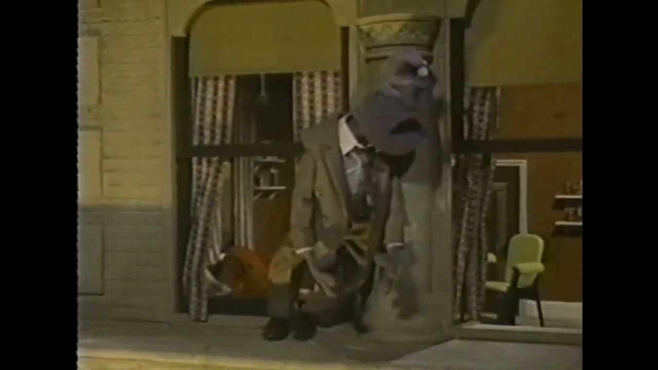 Twisted Puppet Theatre / Mike Commits Suicide