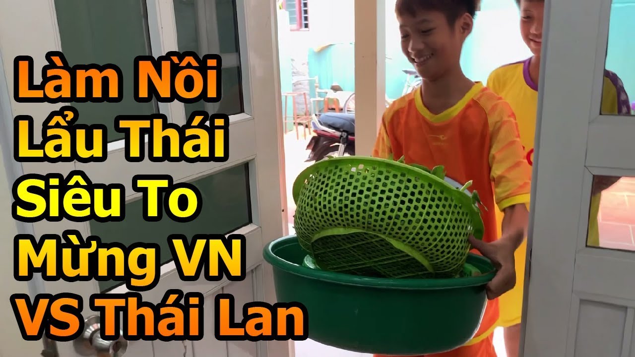 Đỗ Kim Phúc thăm nhà Văn Anh làm nồi lẩu siêu to chúc ĐT Việt Nam thắng Thái Lan ở World Cup Bóng Đá