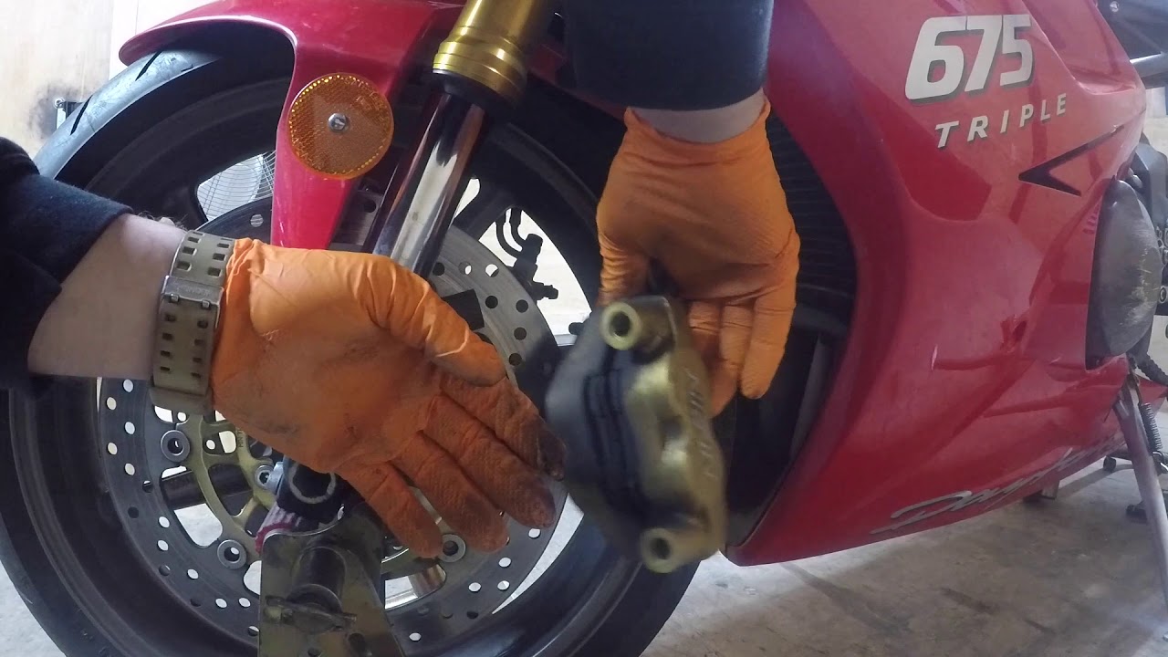 How to remove front and rear wheels - 2008 Triumph 675 Triple Both