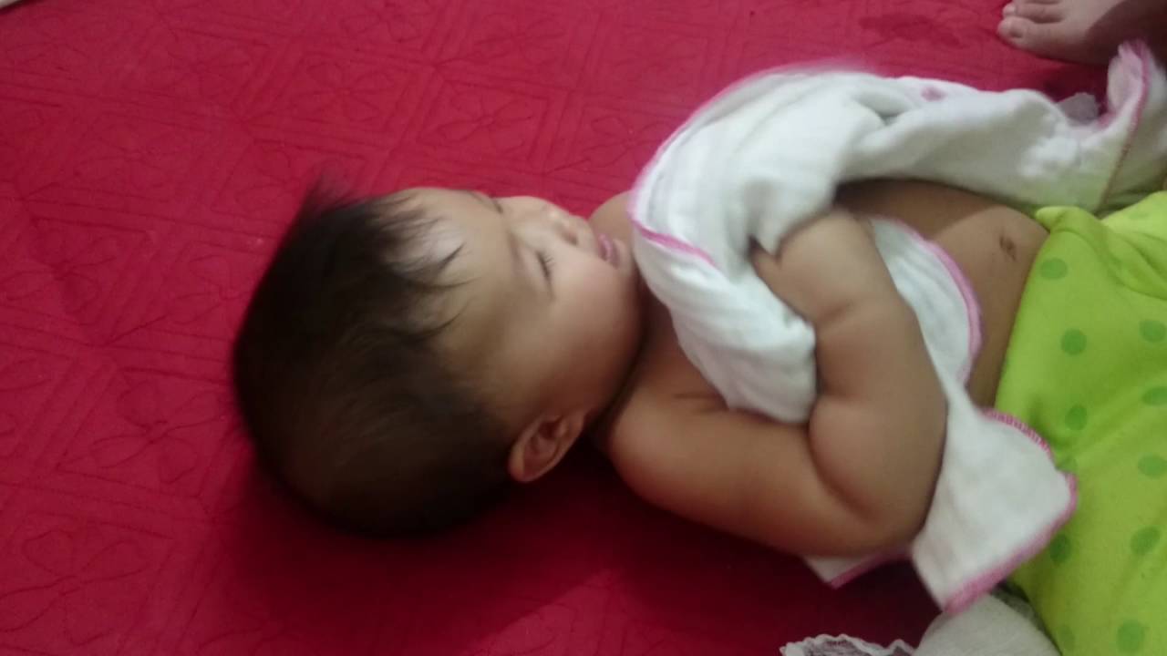 Cốm 7 th&aacute;ng 12 ng&agrave;y - Con y&ecirc;u chơi &Uacute; &Ograve;a n&agrave;y