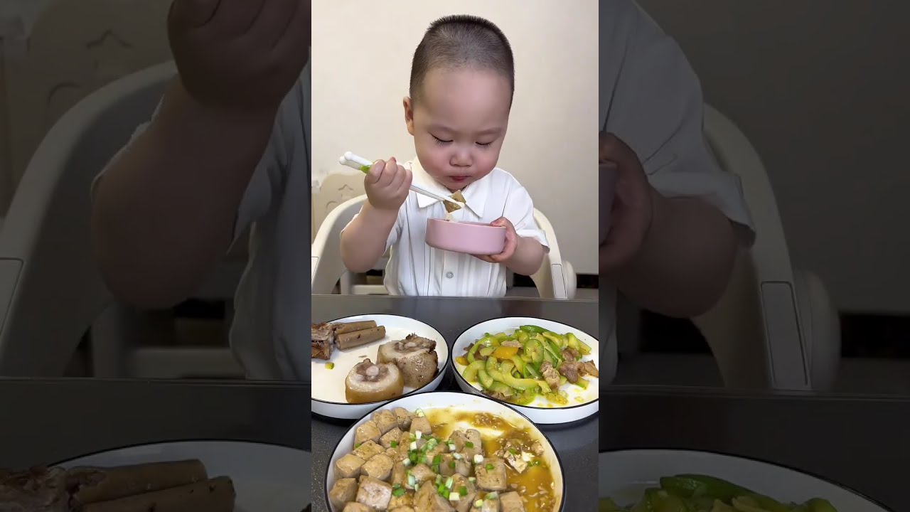 豆腐：我就喜欢你看不惯我又夹不起我的样子😜 #寶寶吃飯#小吃貨的日常