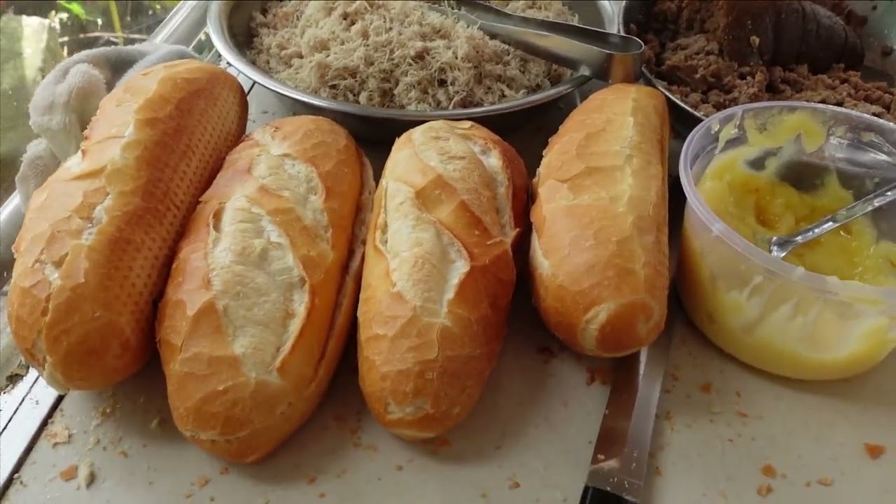Quán ngon Tân Châu | Bánh mì tiệm Thu Thủy, rất ngon nổi tiếng, giá rẻ, ai cũng mua được.