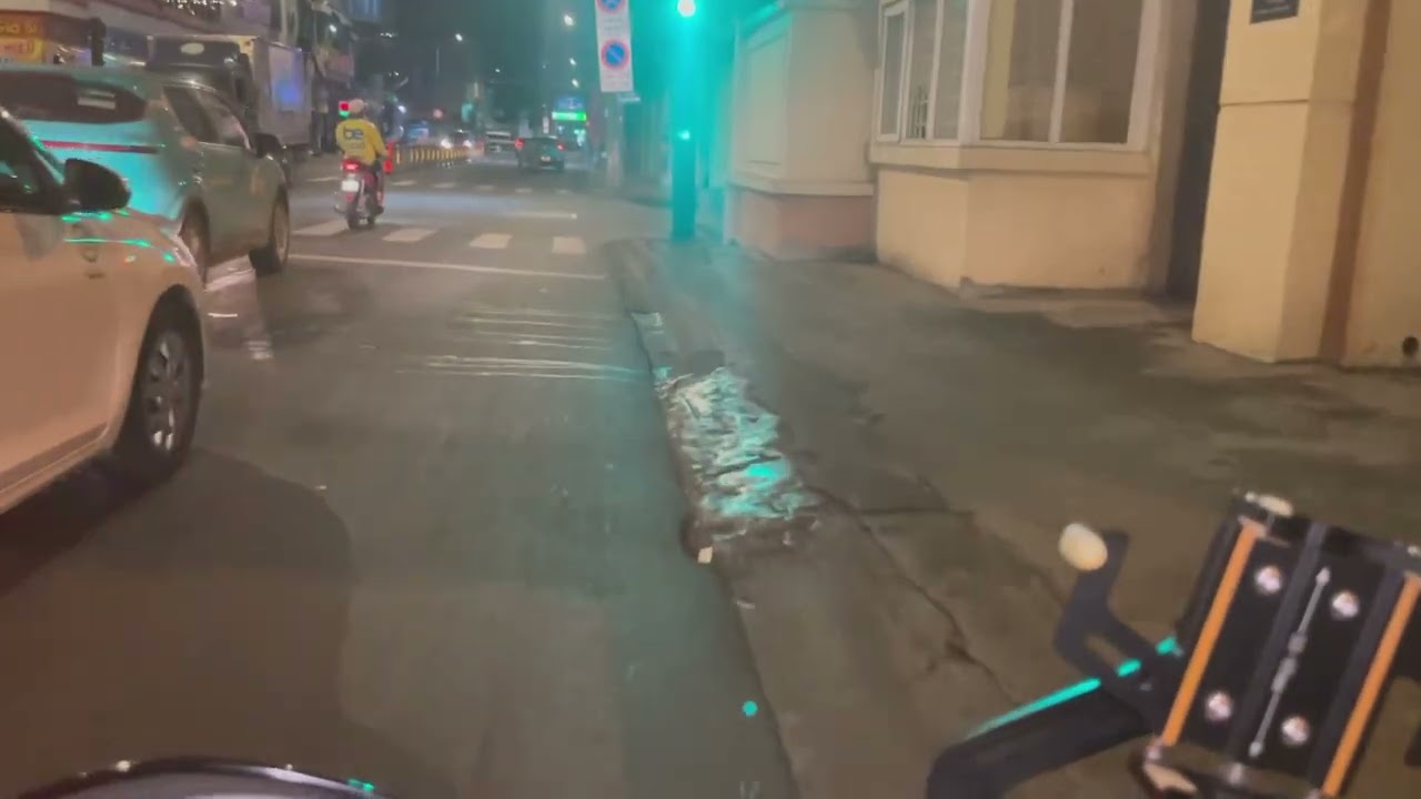 Thương cho những người già vô gia cư hai giờ sáng 