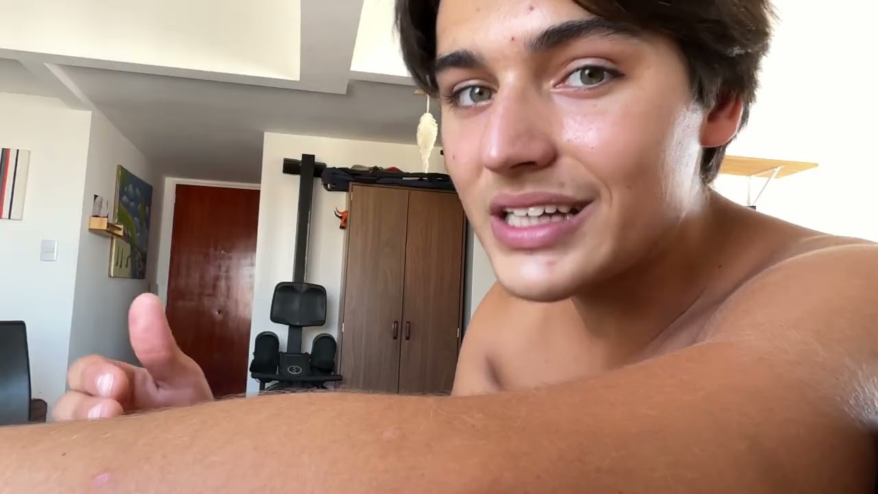Toto hoy entrena en casa con solo una máquina de gimnasio 😳