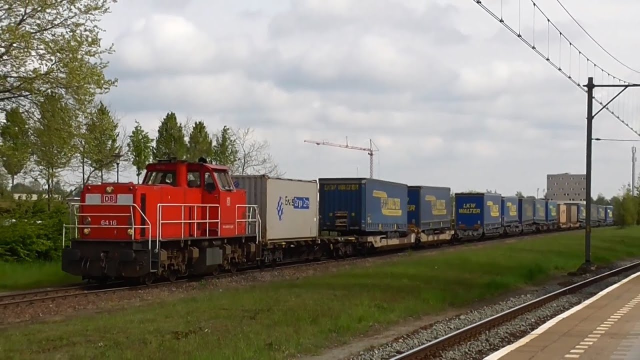 DB 6416 met trailers komen langs station Geleen-Lutterade